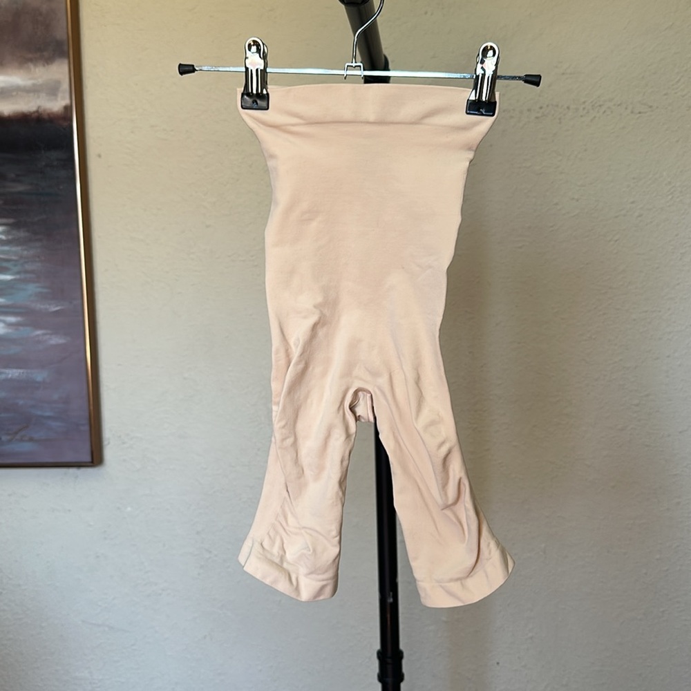 Skims seamless Sculpt High Waisted Above the Knee Short Sand Size S NWOB